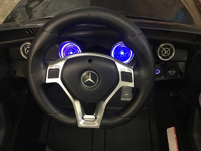 Lizenz Kinder Elektrofahrzeug Mercedes Benz A45 AMG